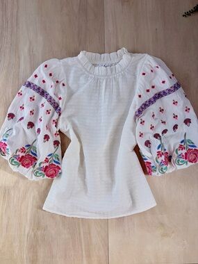 THML Boho White Peasant Top XS Pink Floral Embroidered Puff Sleeve